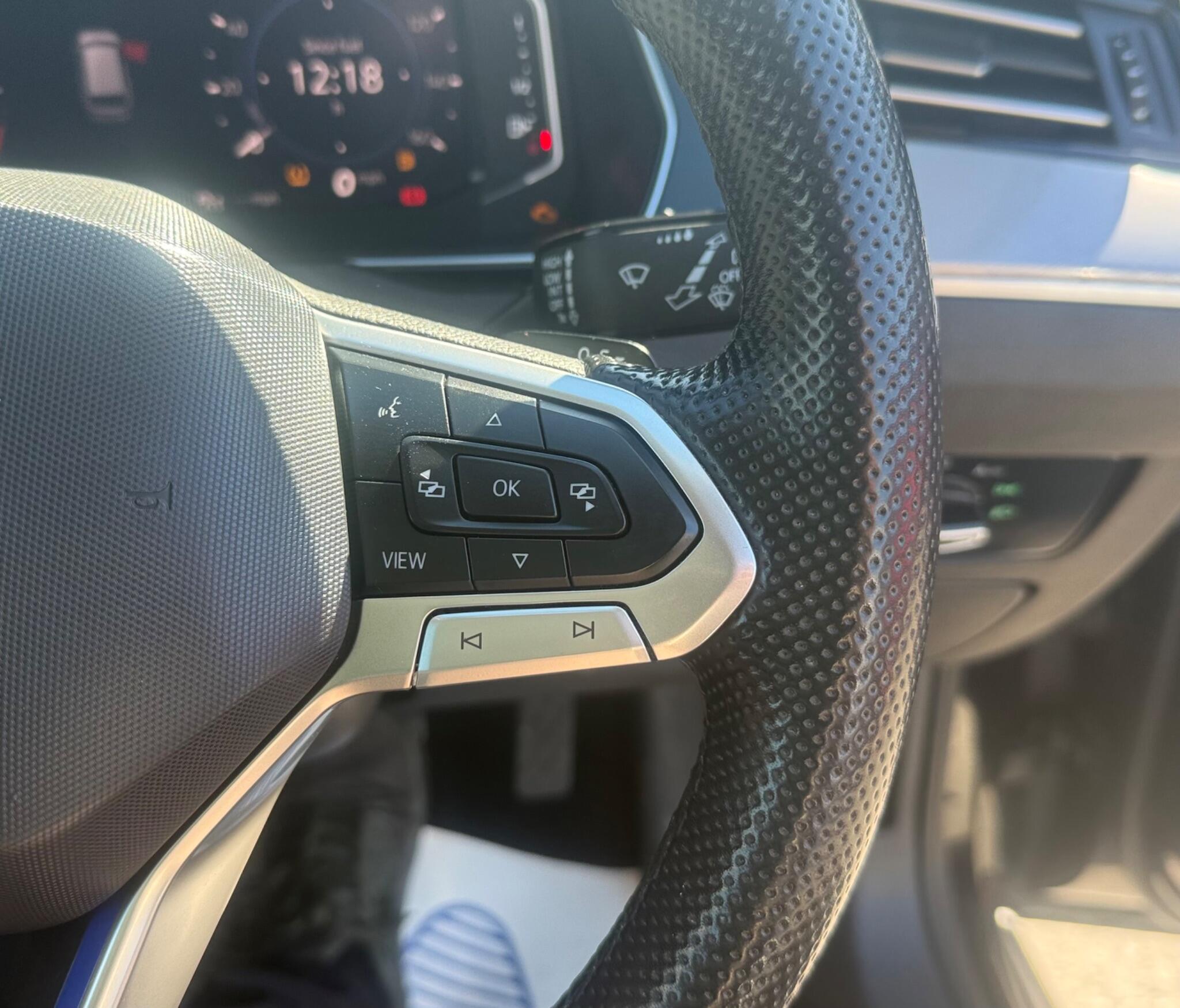 Volkswagen Passat view 19