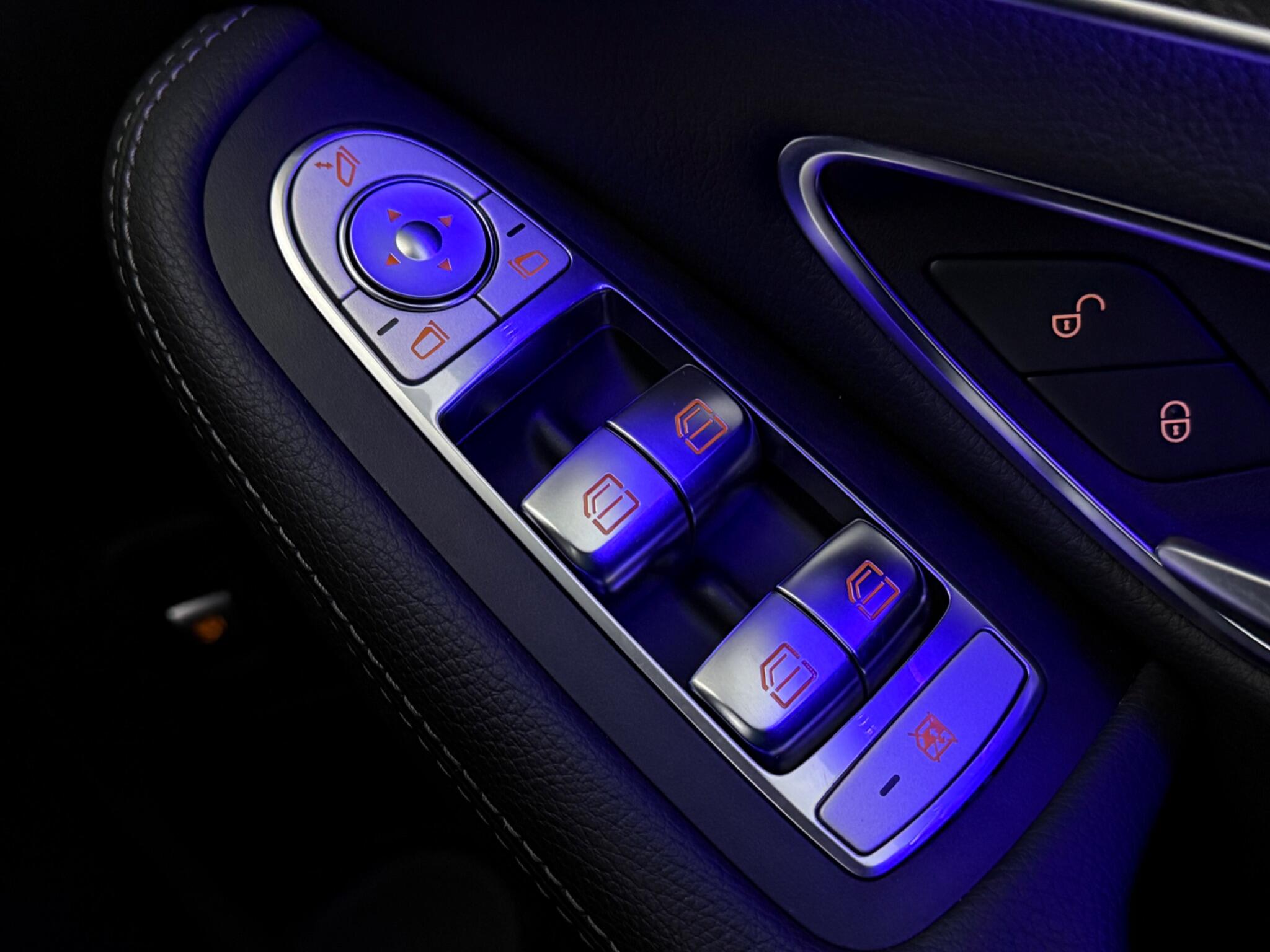 Mercedes-Benz C-Class view 21