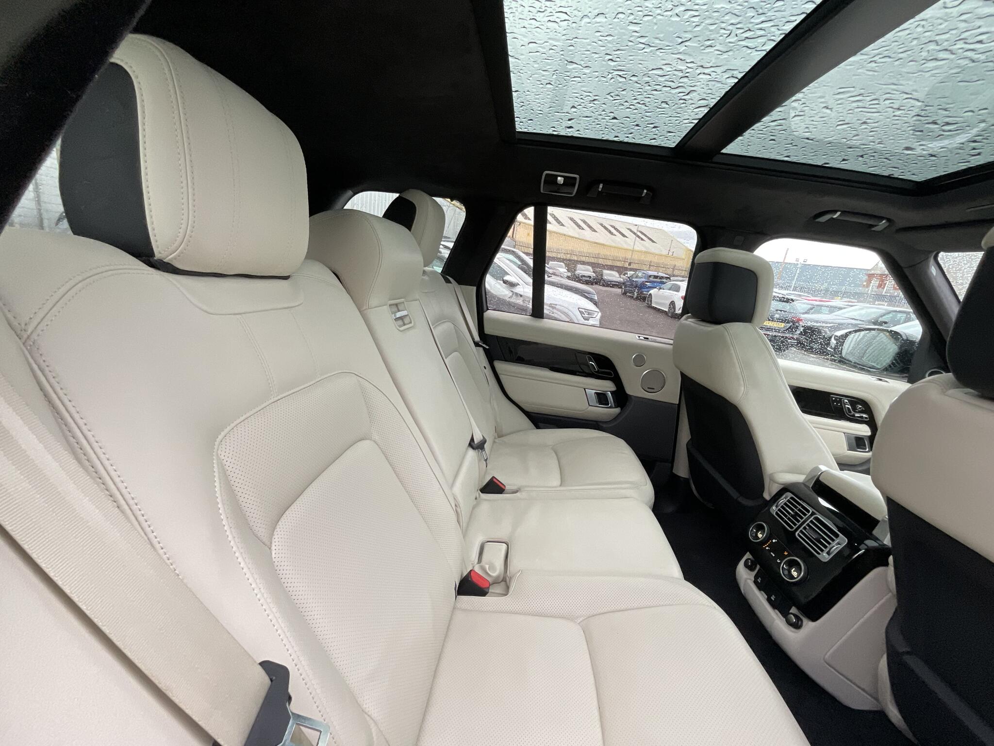 Land Rover Range Rover view 10