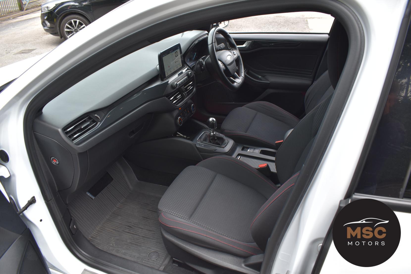Ford Focus view 33
