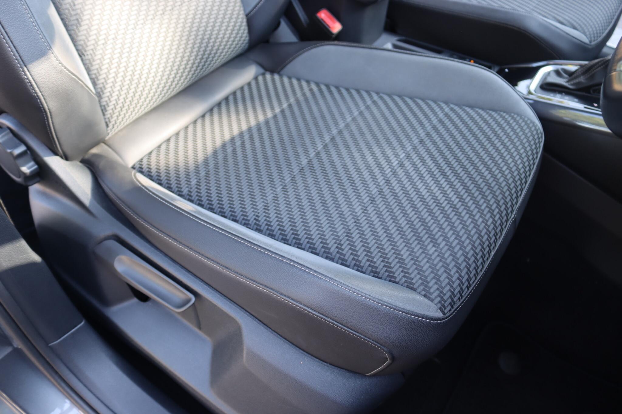 Volkswagen T-Roc view 40