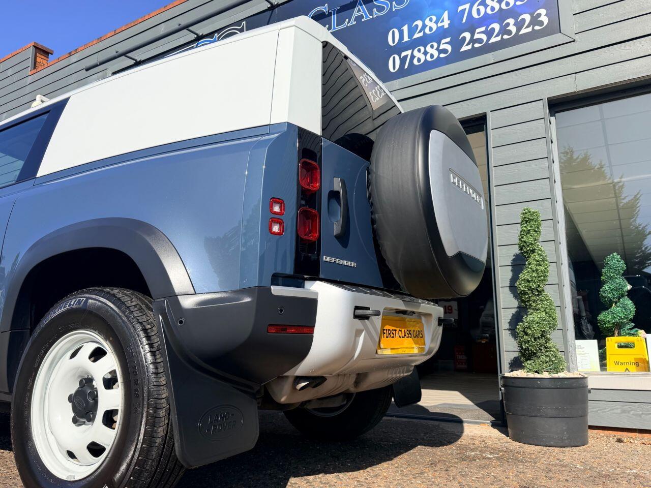 Land Rover Defender view 37