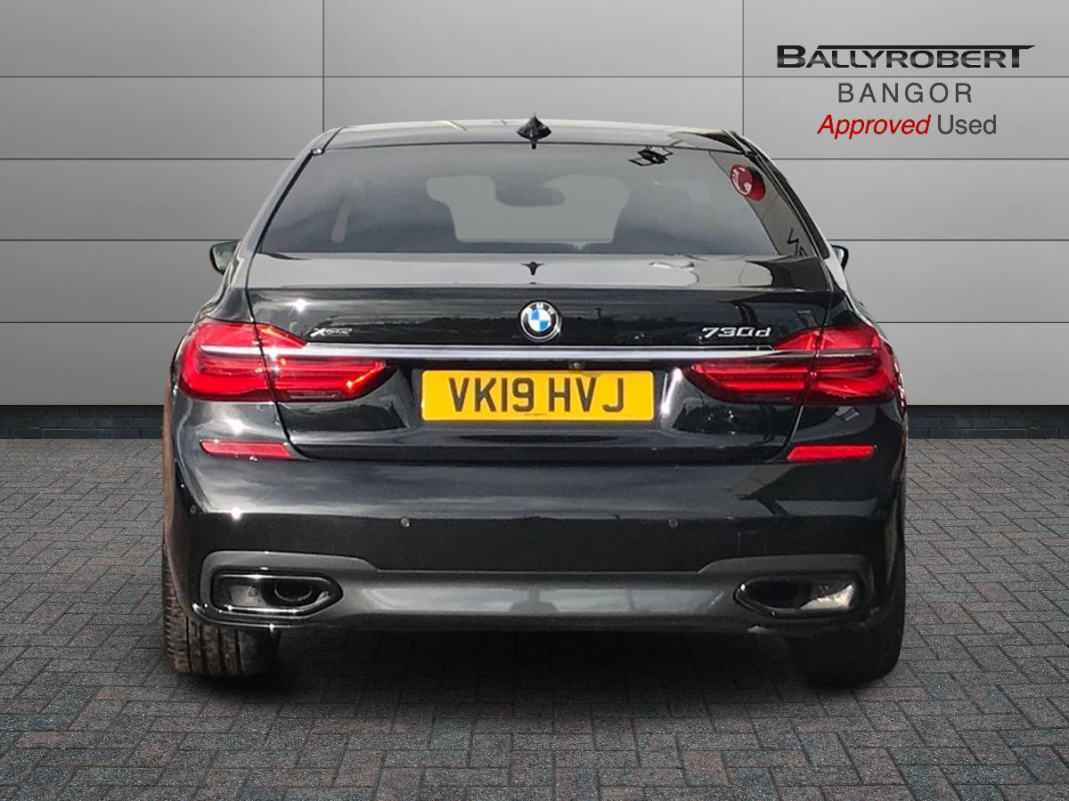 BMW 7 Series view 11