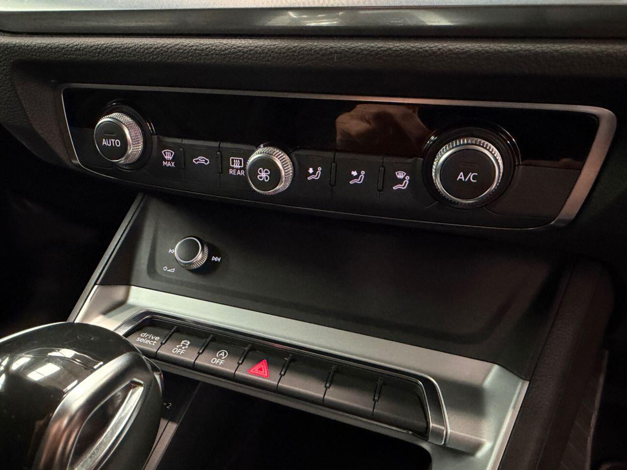 Audi Q3 view 9