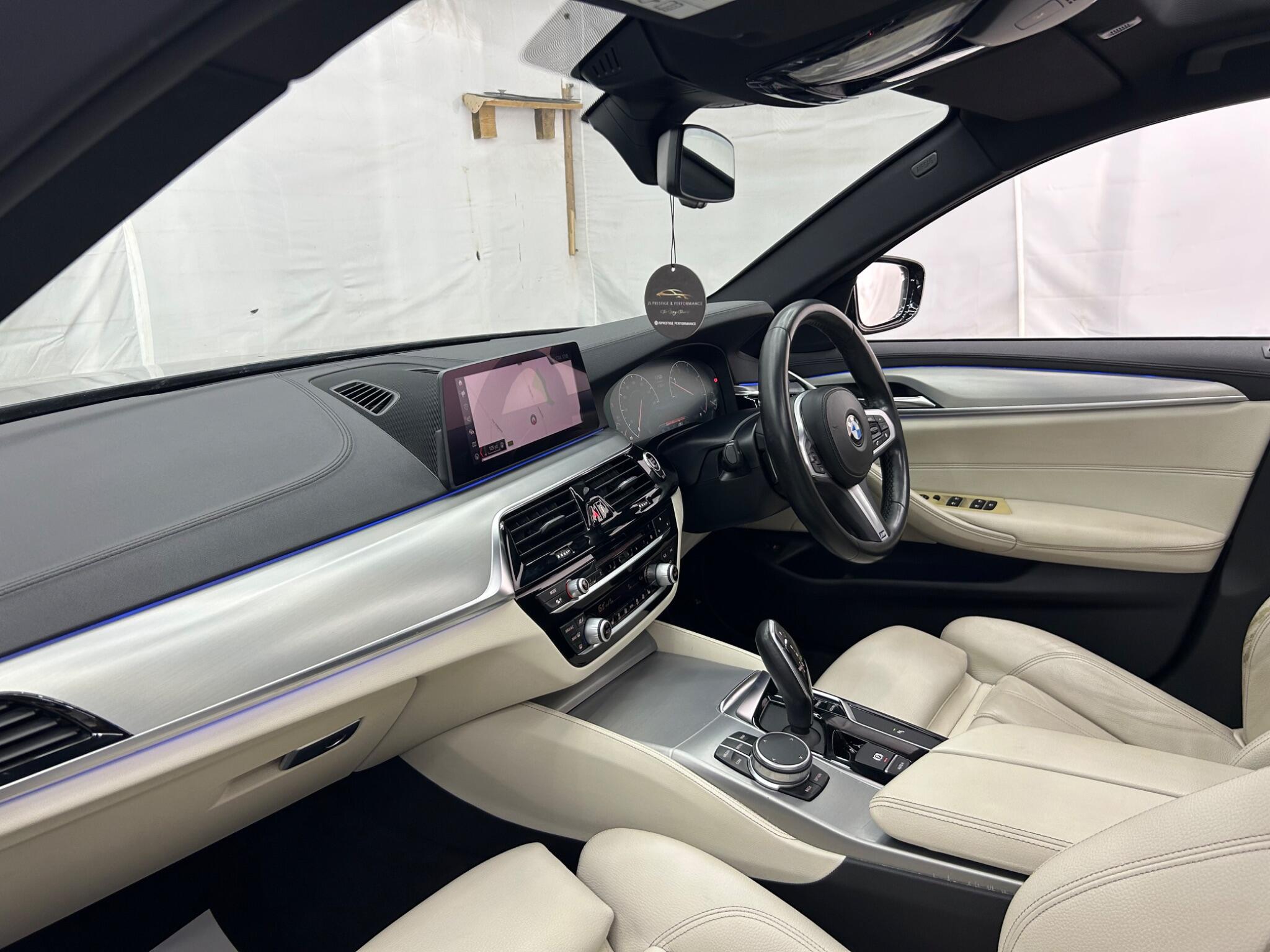 BMW 5 Series view 14