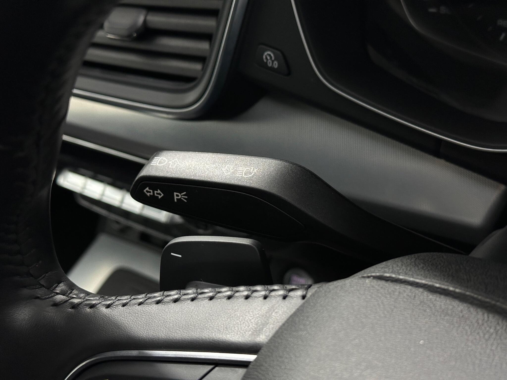 Audi Q5 view 14