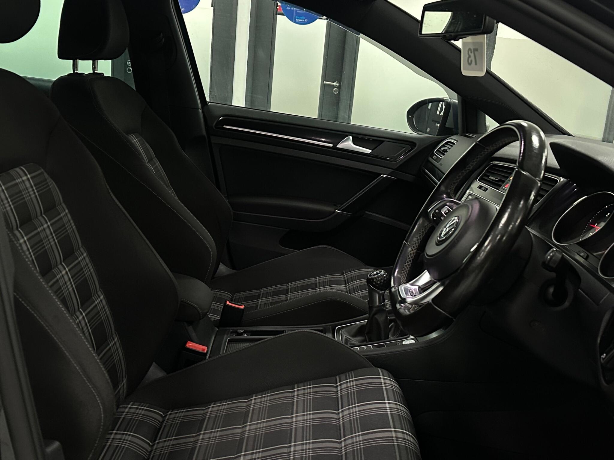 Volkswagen Golf view 21