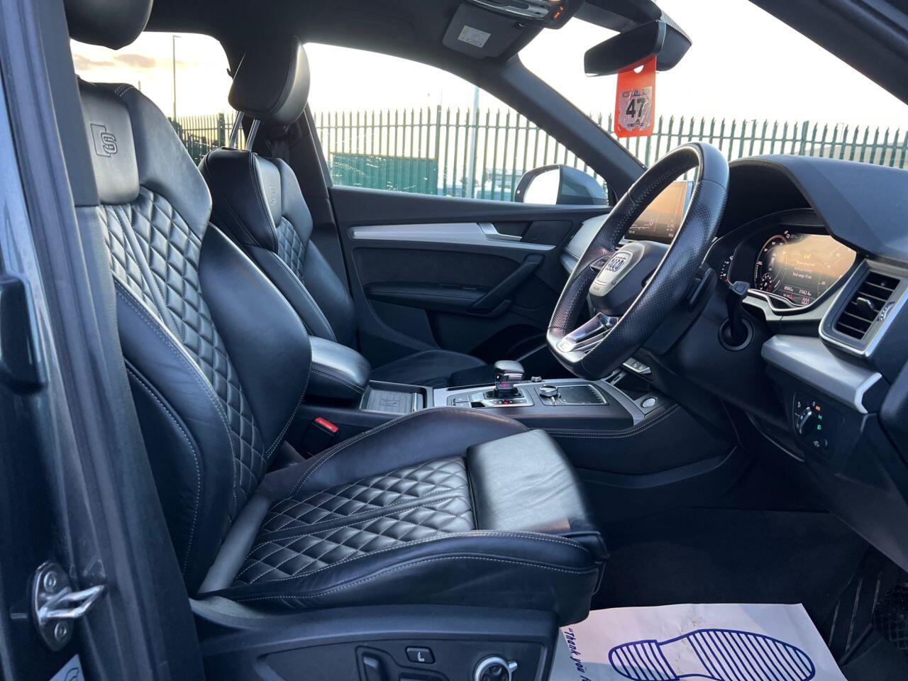 Audi Q5 view 11