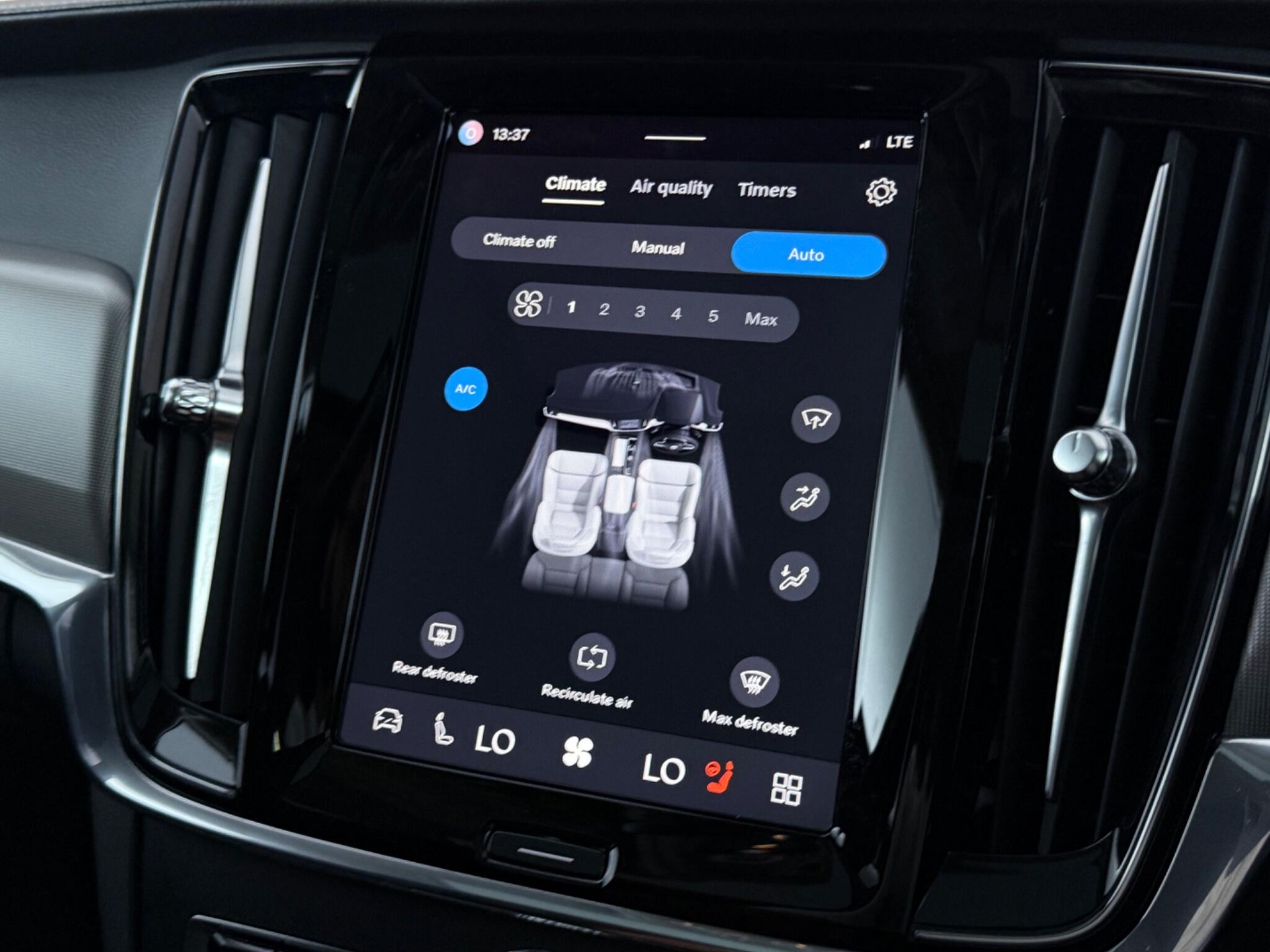 Volvo S90 view 30