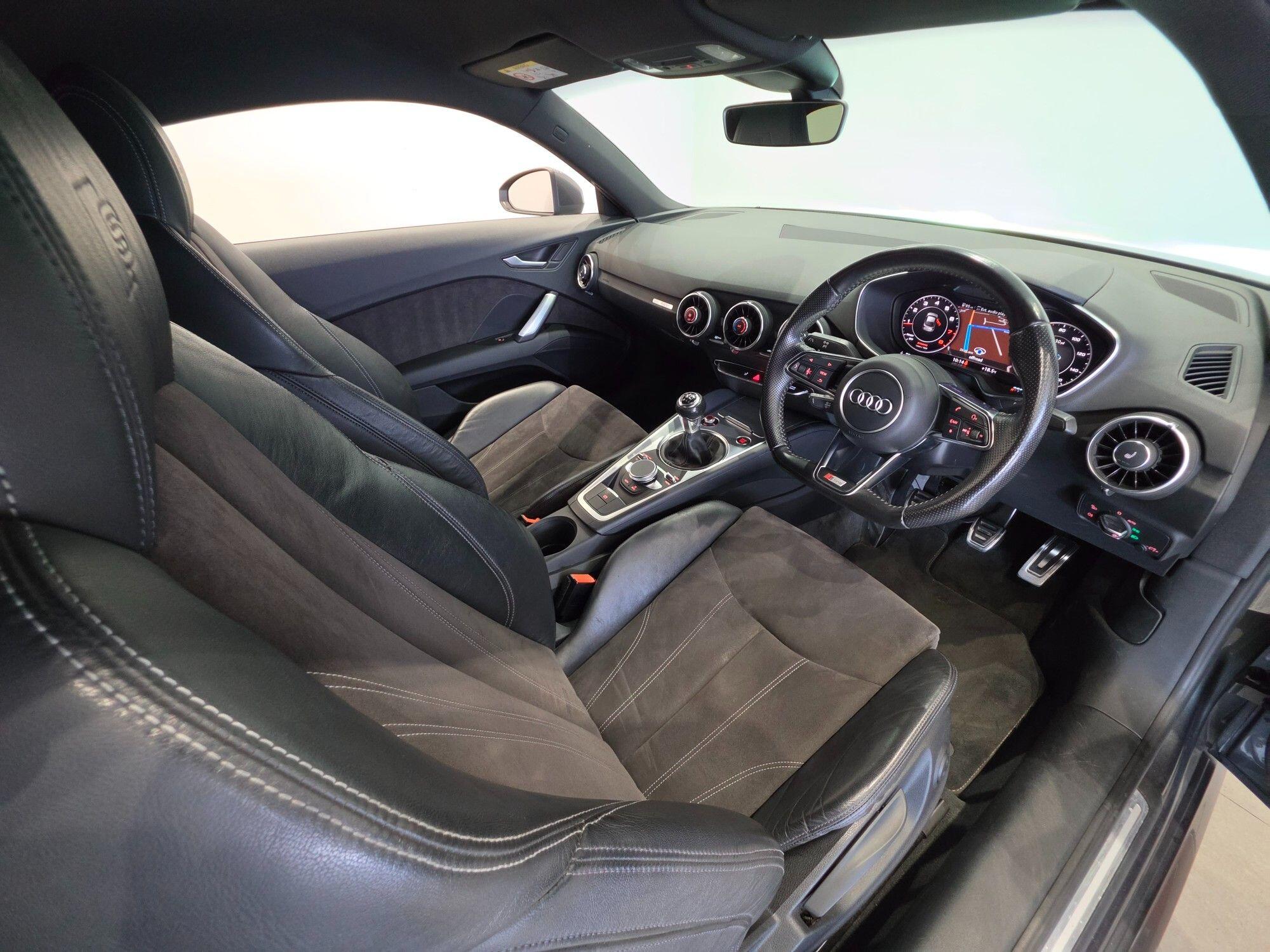 Audi TT view 30