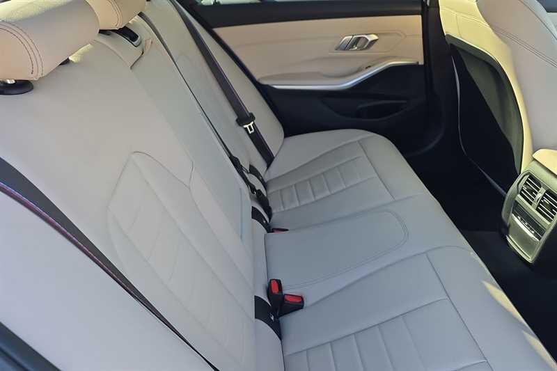 BMW 3 Series view 25