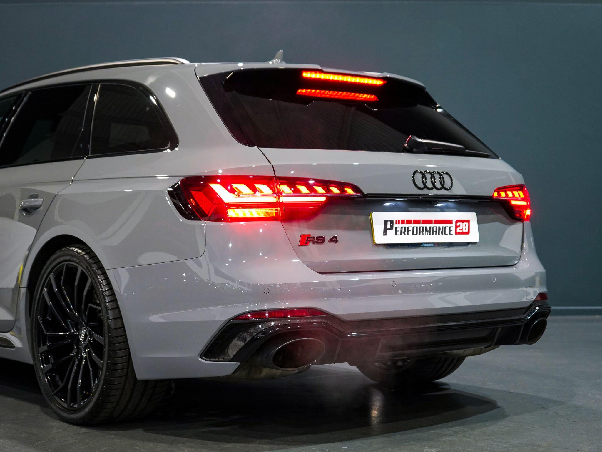 Audi RS4 view 8