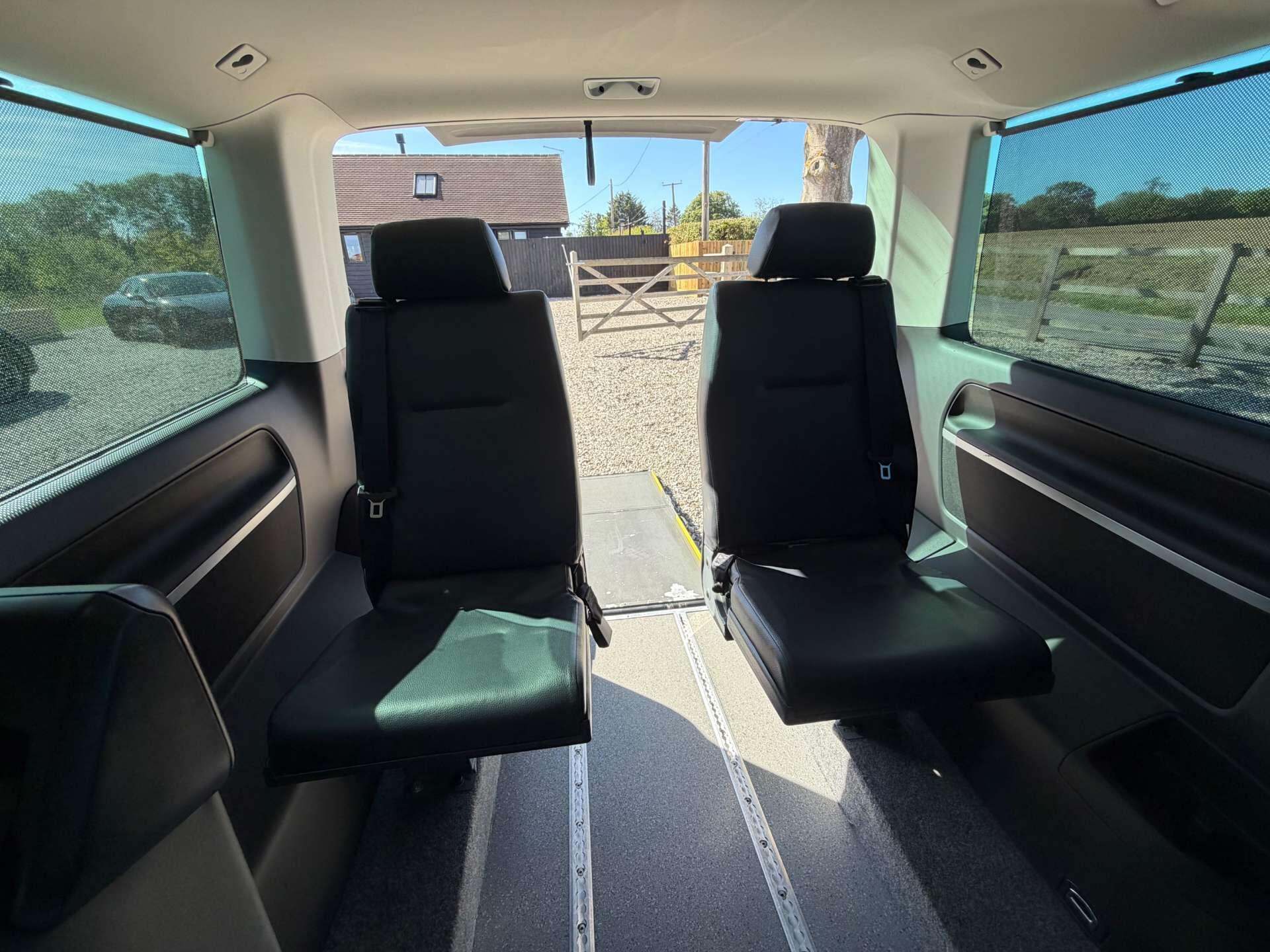 Volkswagen Caravelle view 14