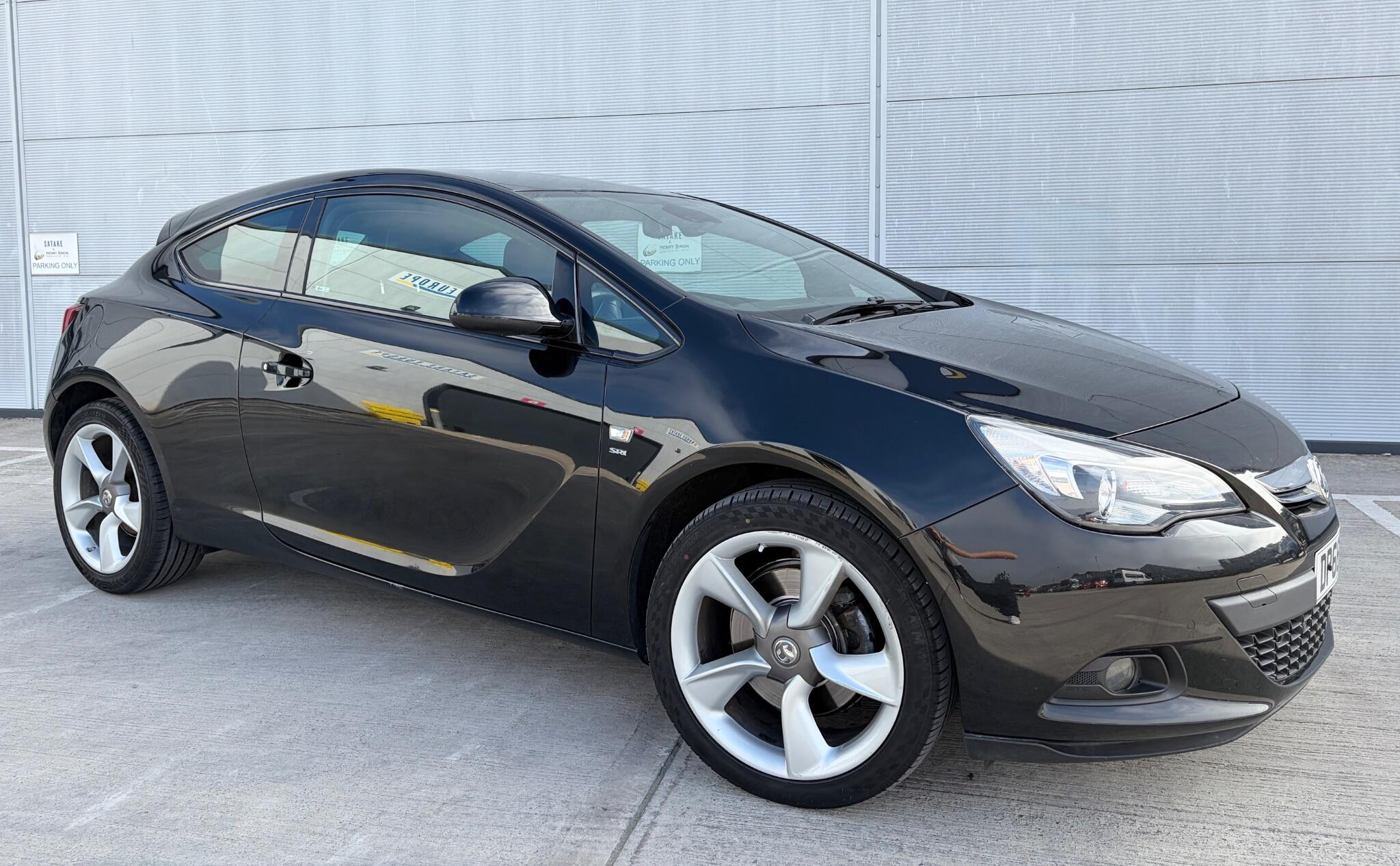 Vauxhall Astra GTC view 4