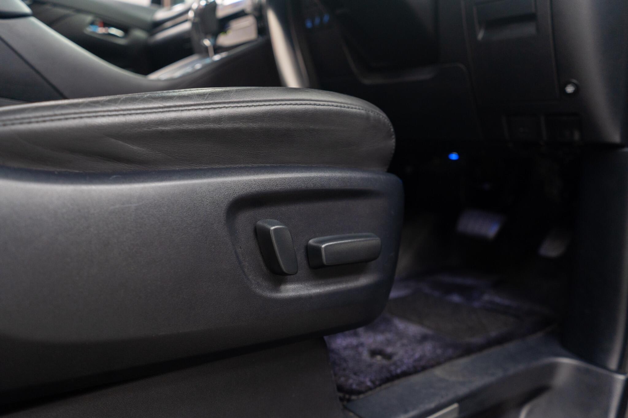 Toyota Alphard view 26