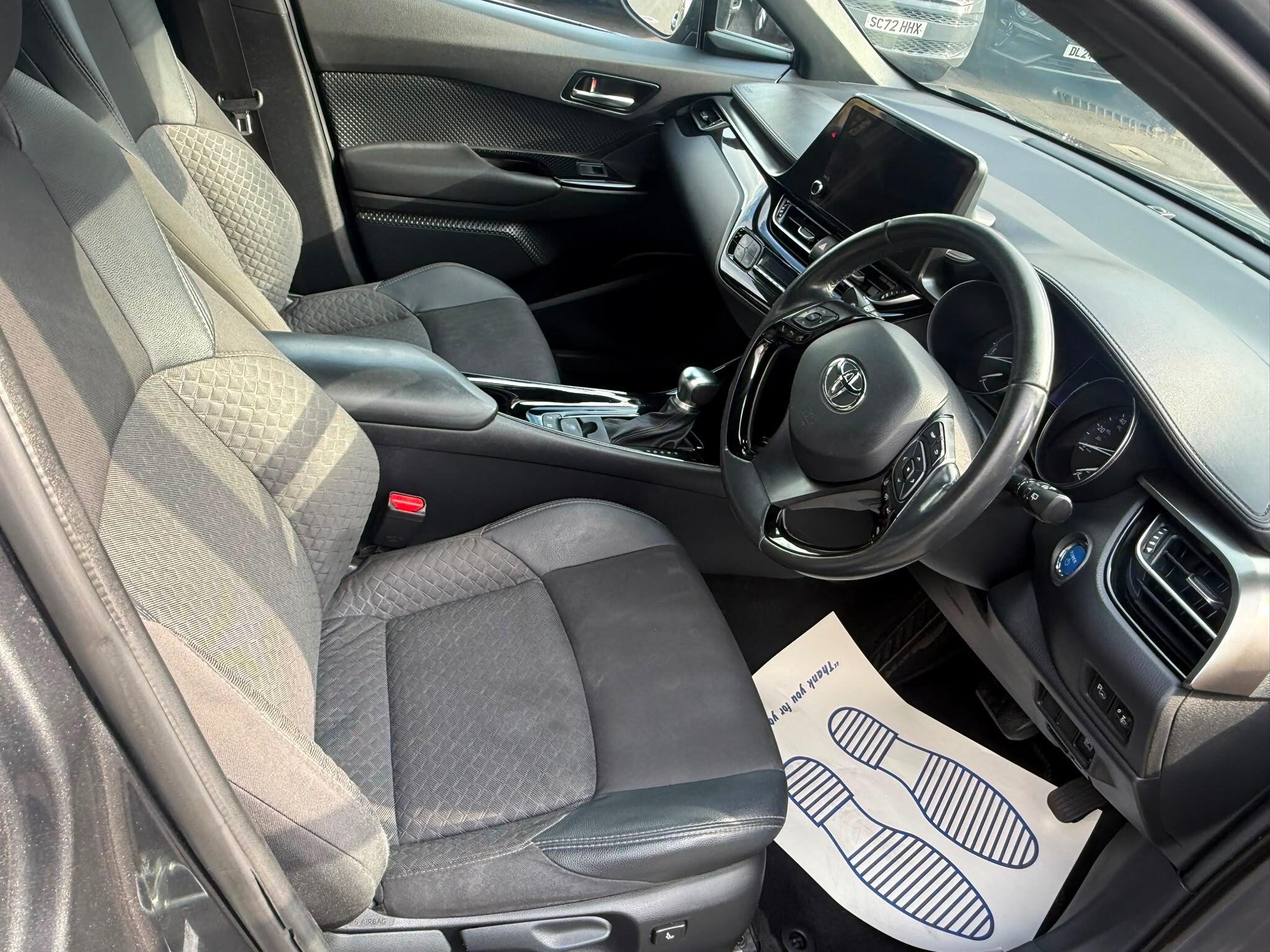 Toyota C-HR view 9