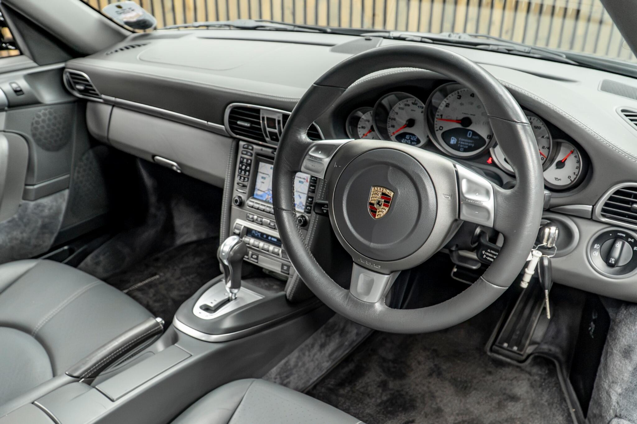 Porsche 911 view 23