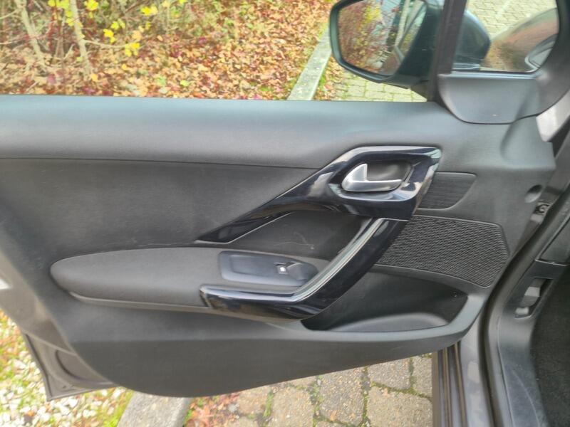 2019 Peugeot 208 1.2 PureTech Signature Euro 6 (s/s) 5dr • 53,000 miles image 29