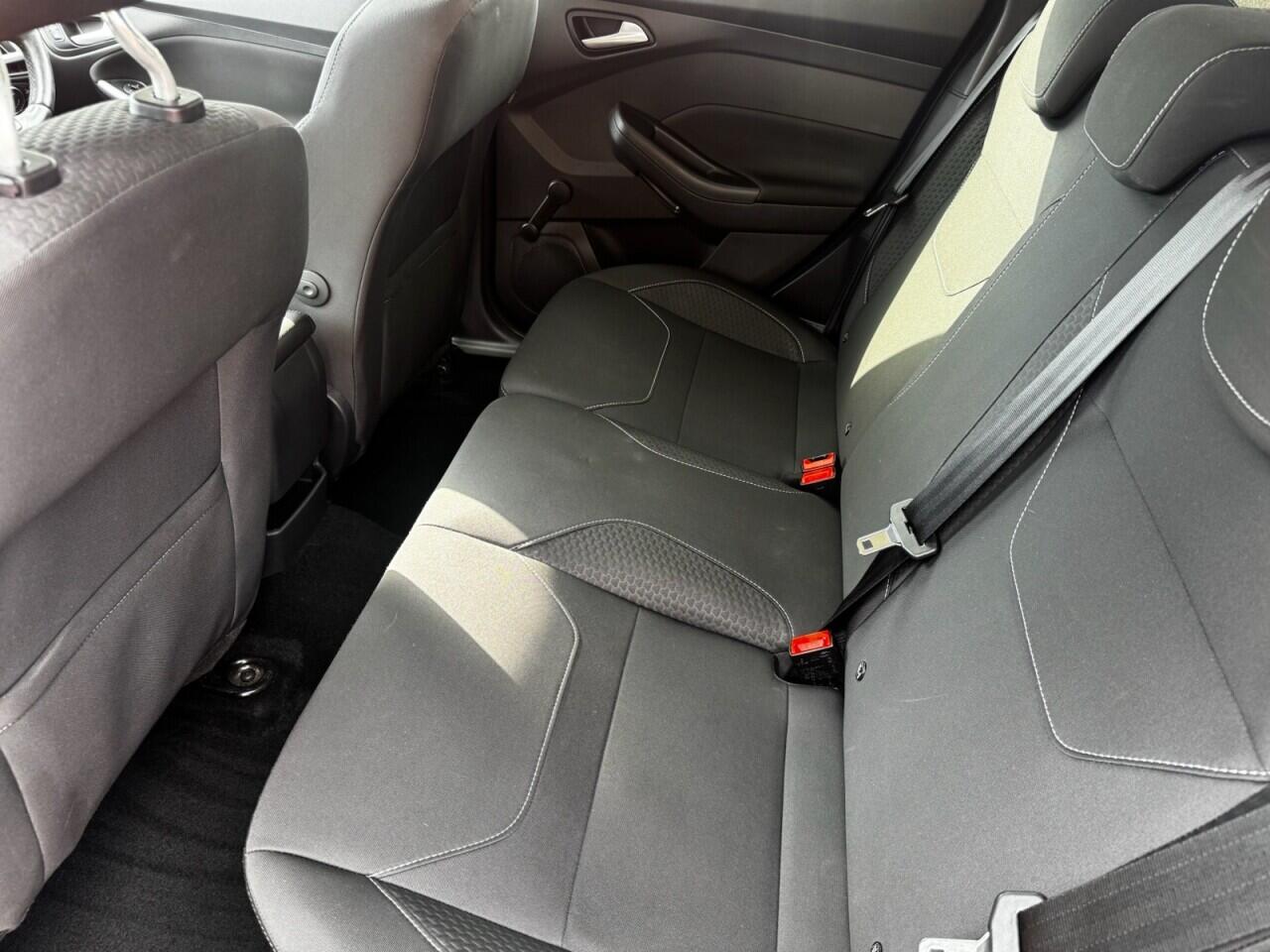 Ford Focus view 30