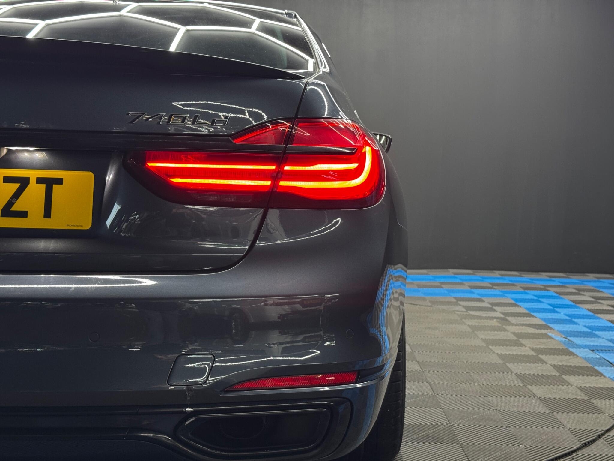 BMW 7 Series view 63