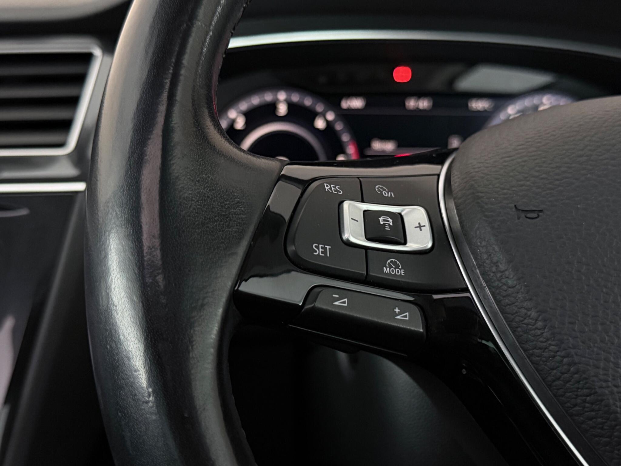 Volkswagen Tiguan view 14