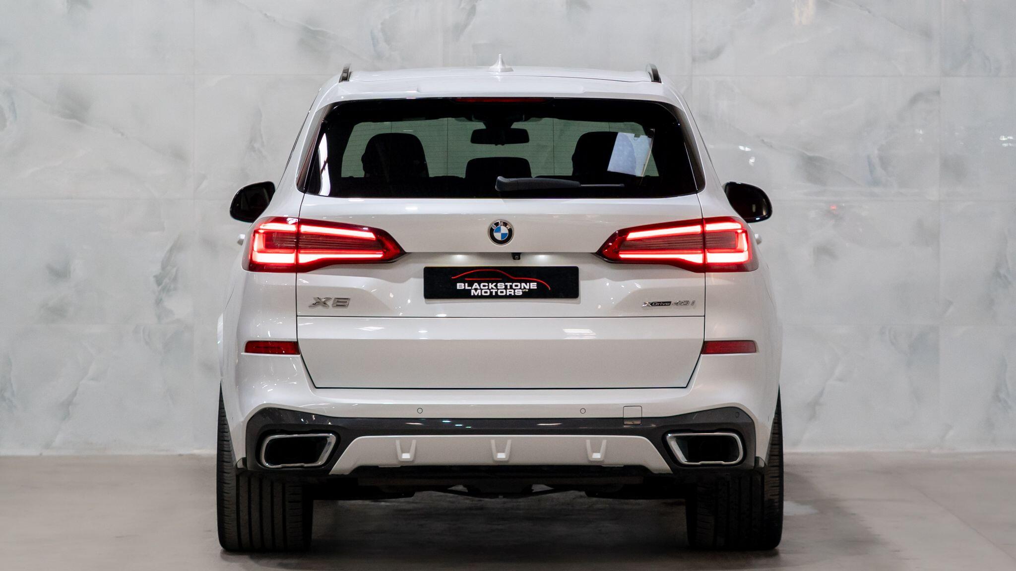 BMW X5 view 4