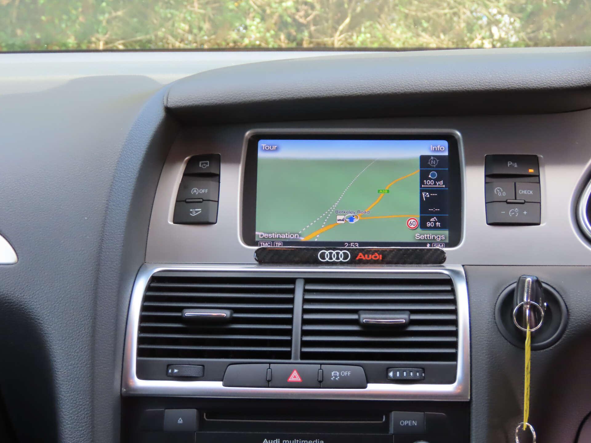 Audi Q7 view 13