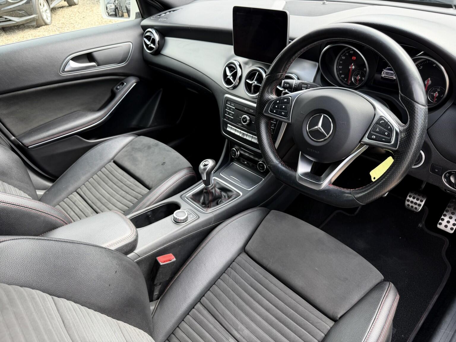 Mercedes-Benz Gla view 14