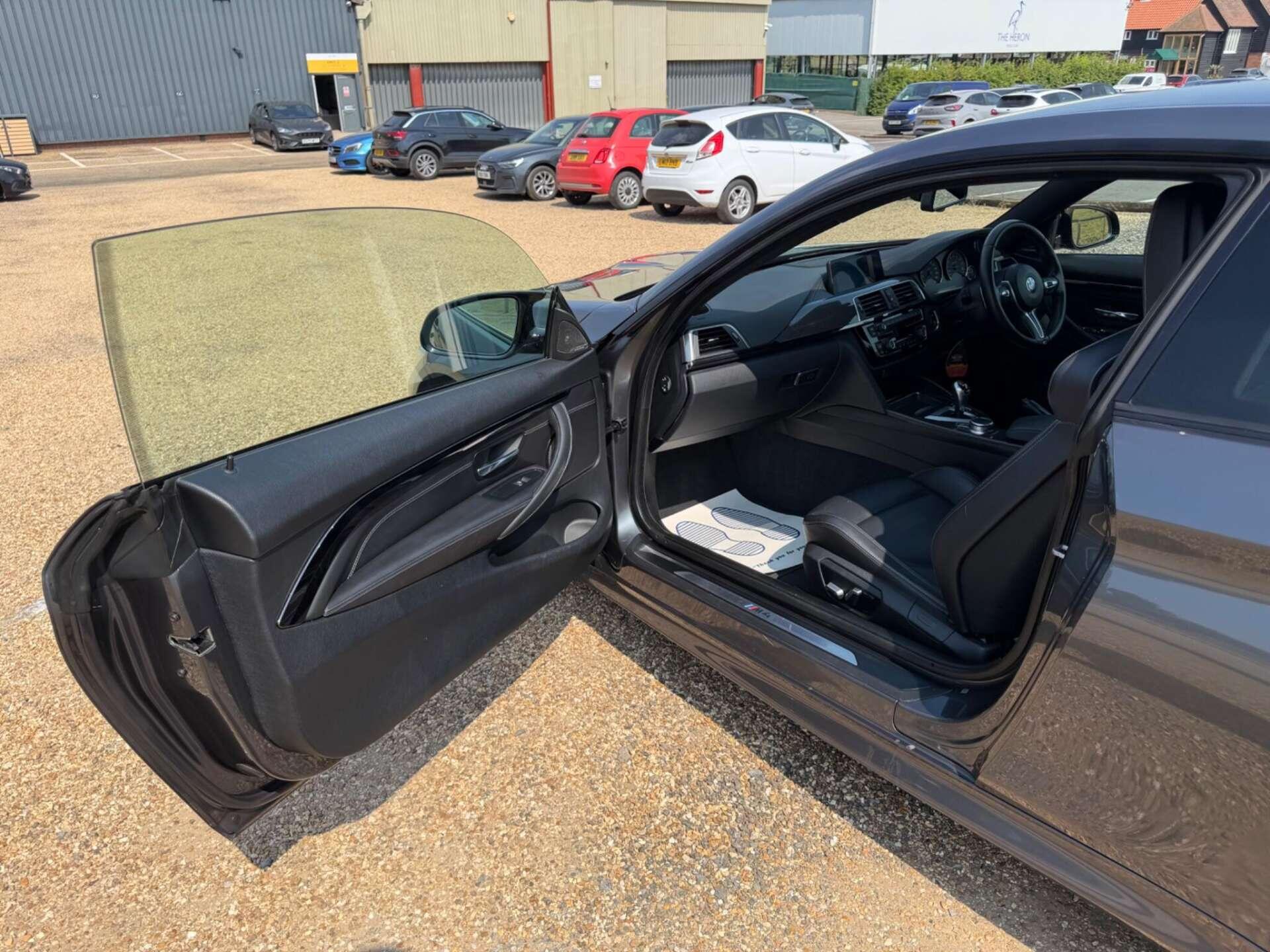 BMW M4 view 18