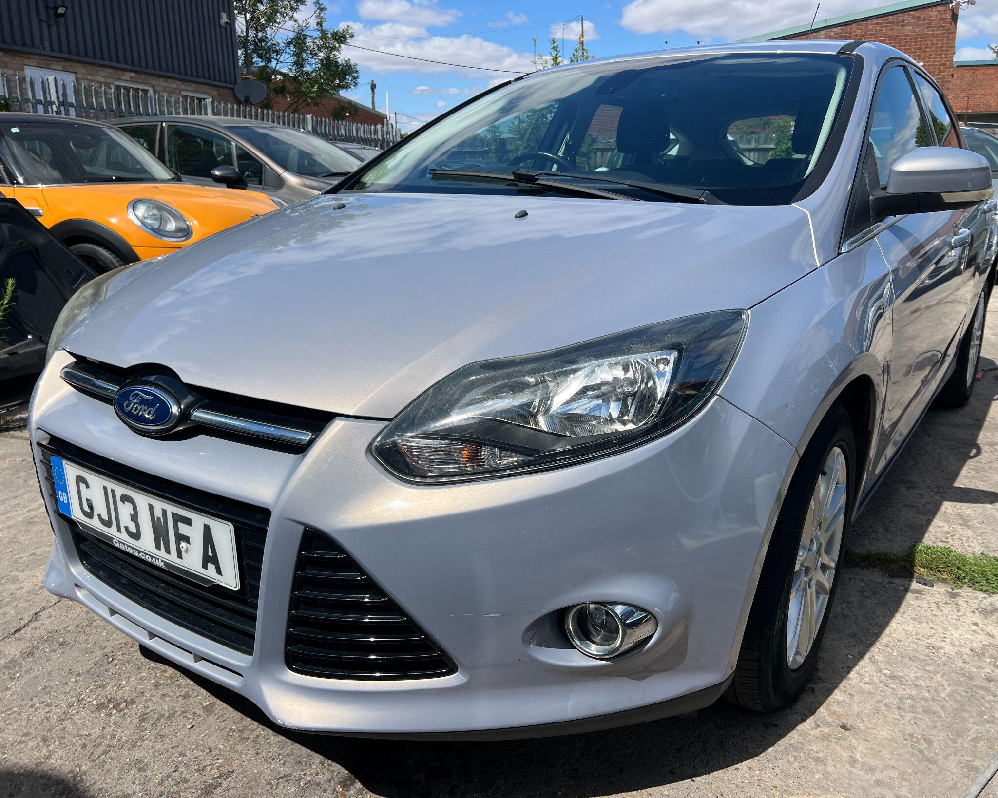 Ford Focus view 3