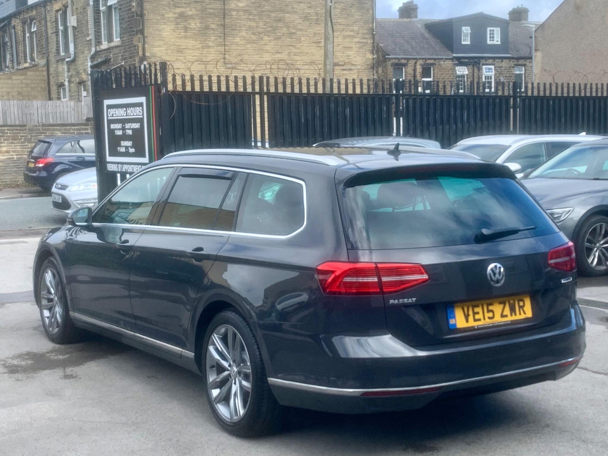 Volkswagen Passat view 6