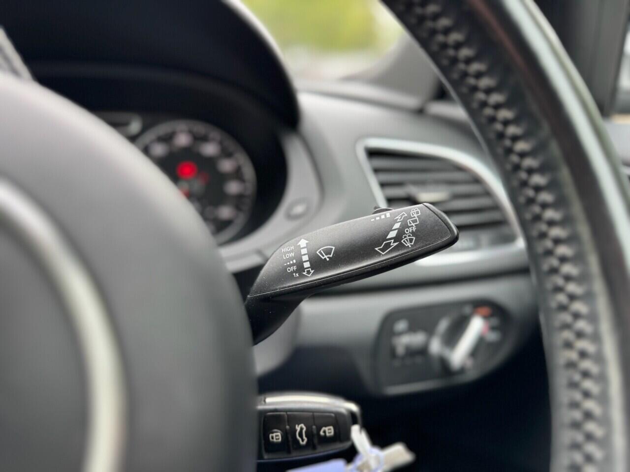 Audi Q3 view 19