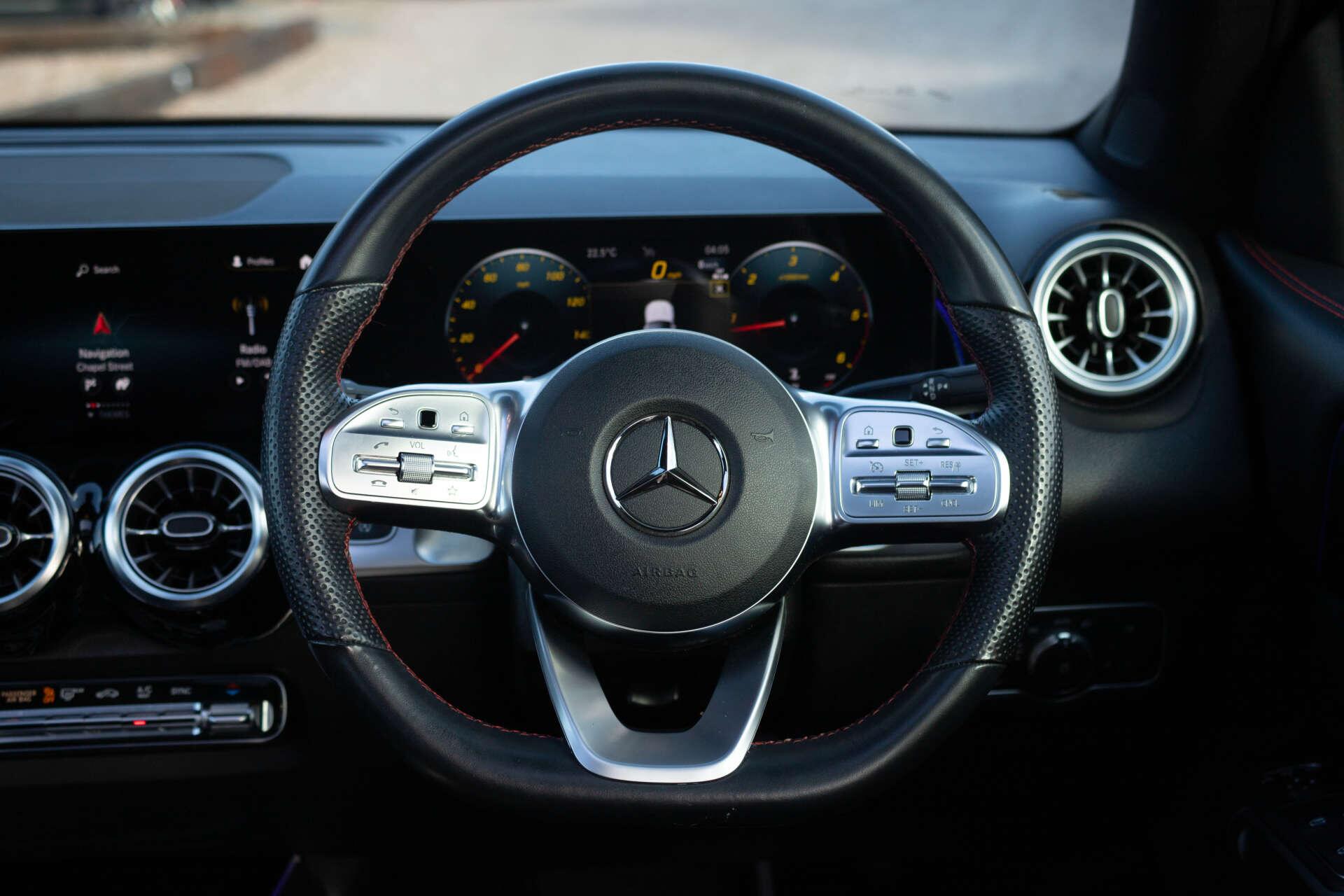 Mercedes-Benz GLB view 4
