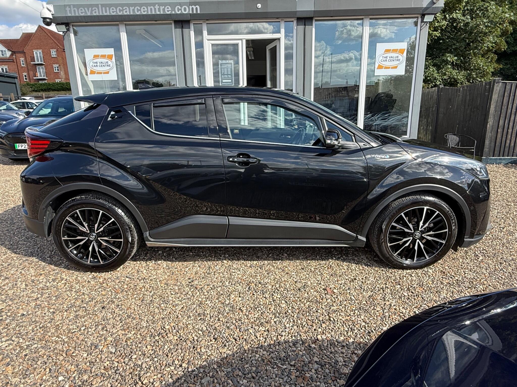 Toyota C-HR view 3