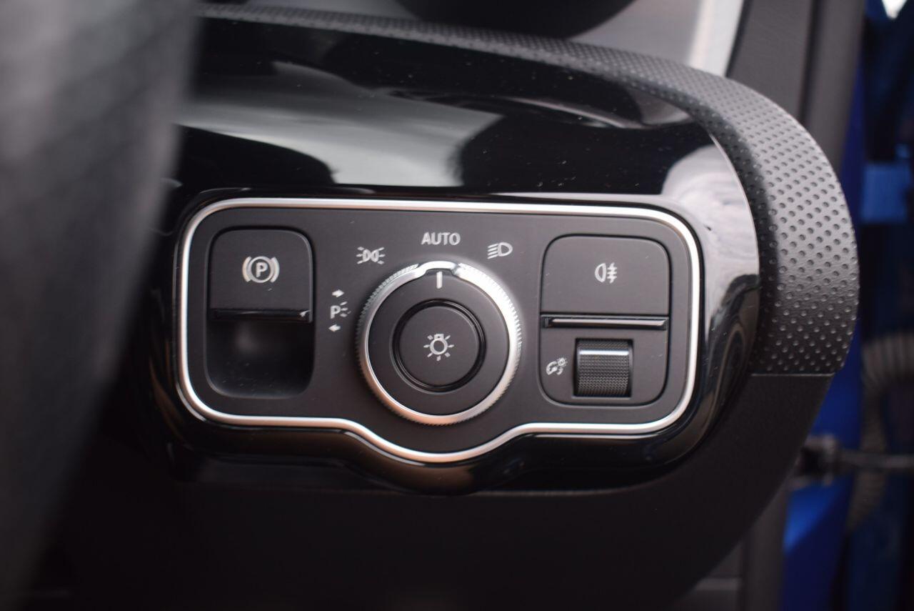 Mercedes-Benz Cla view 26
