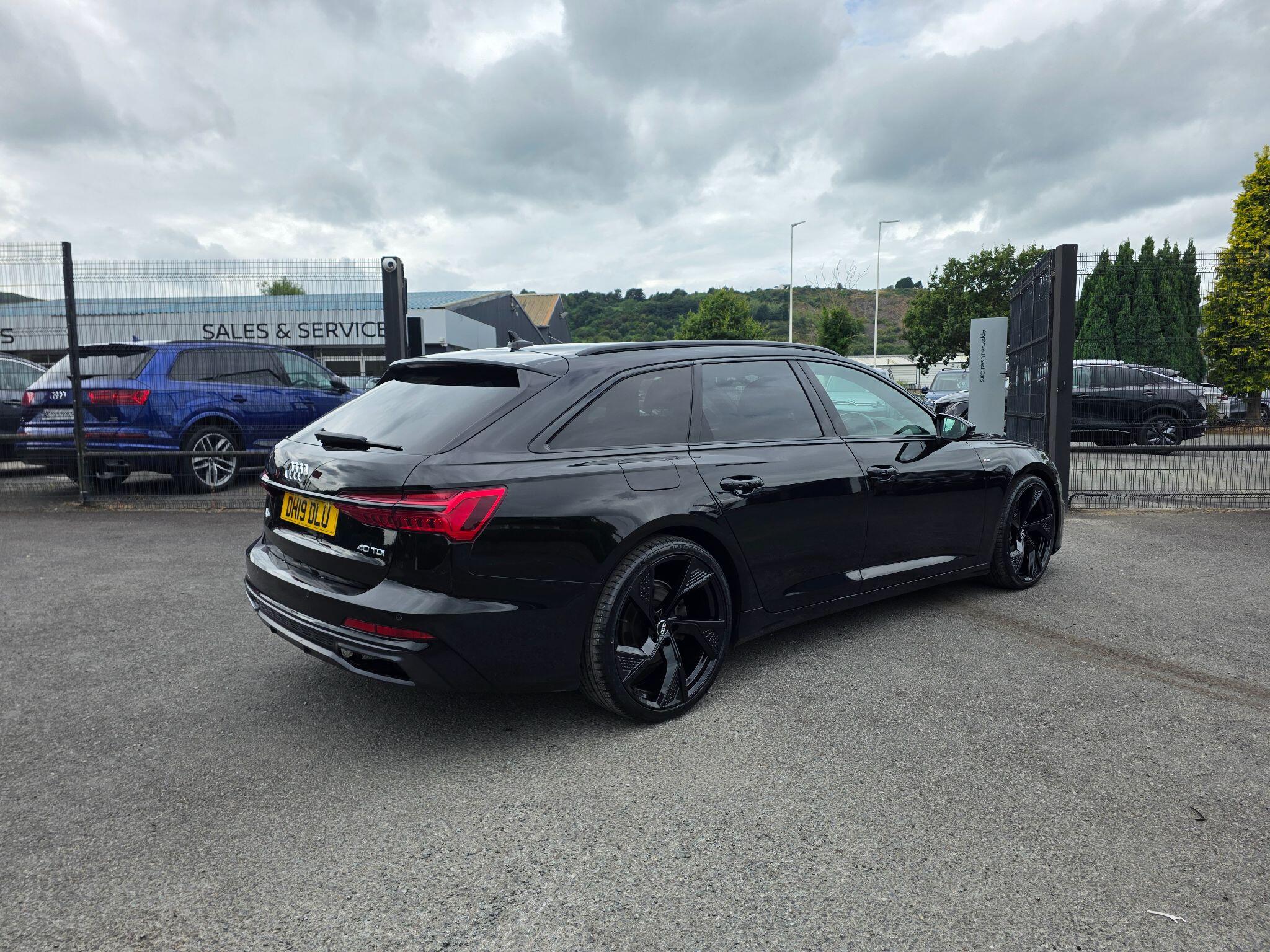 Audi A6 Avant view 5