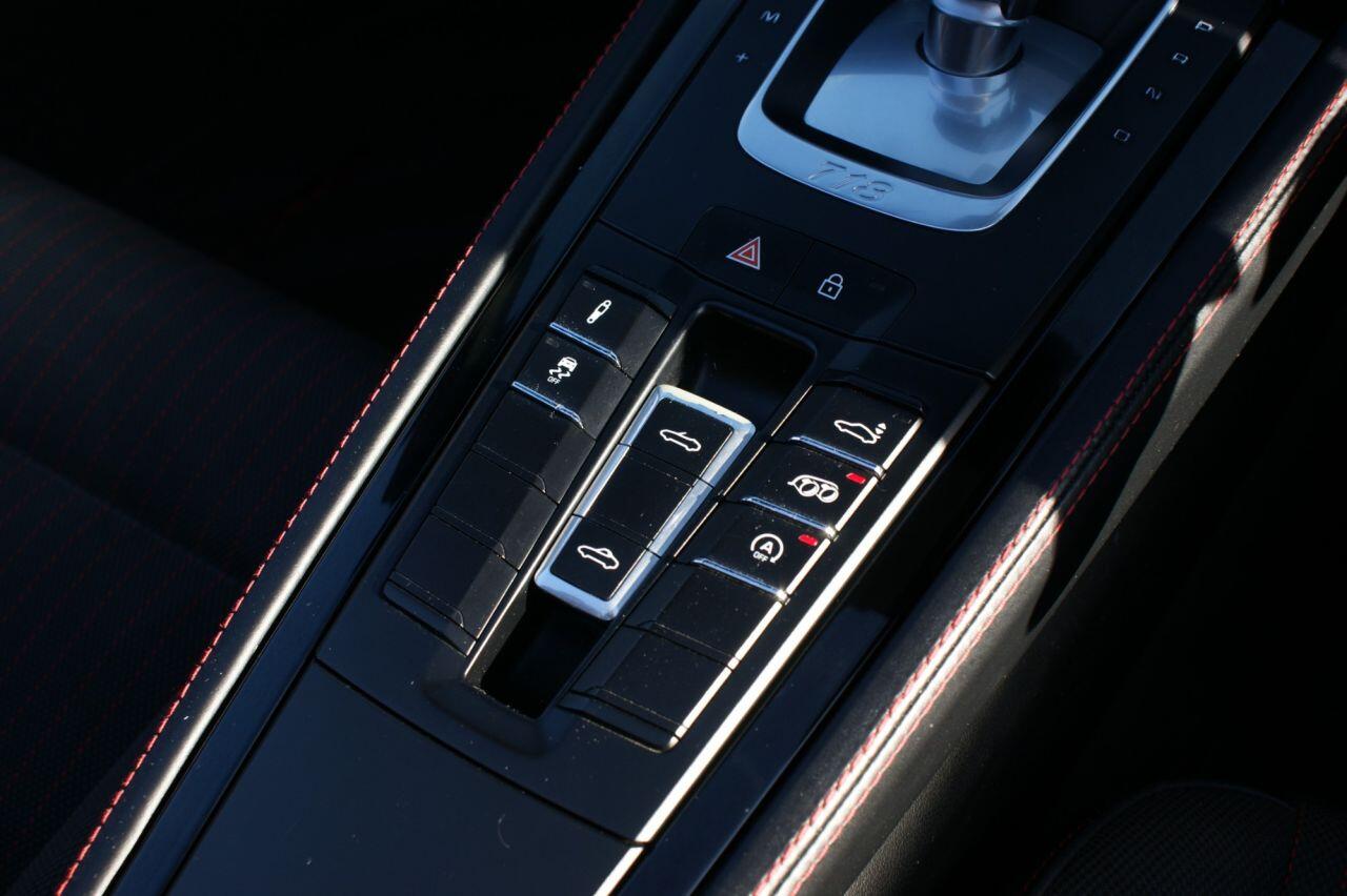Porsche 718 Boxster view 57