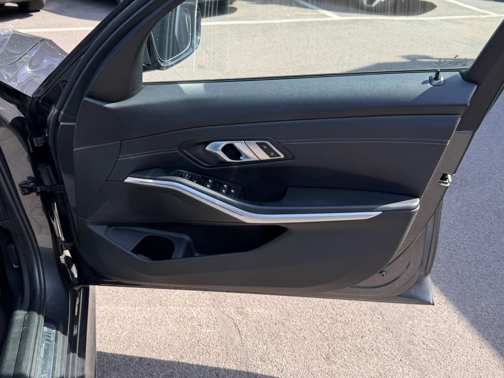 BMW 3 Series view 10