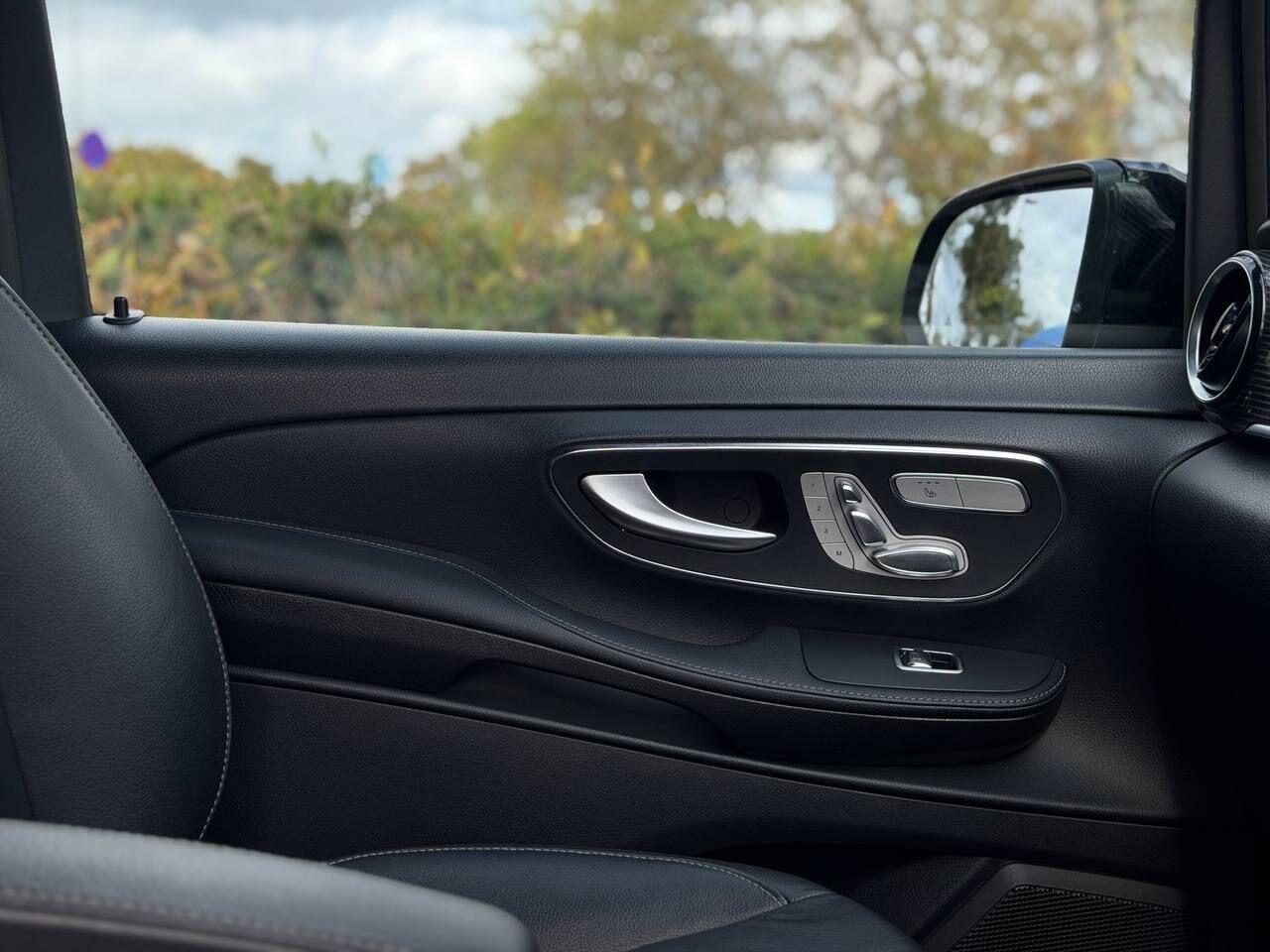 Mercedes-Benz Eqv view 14