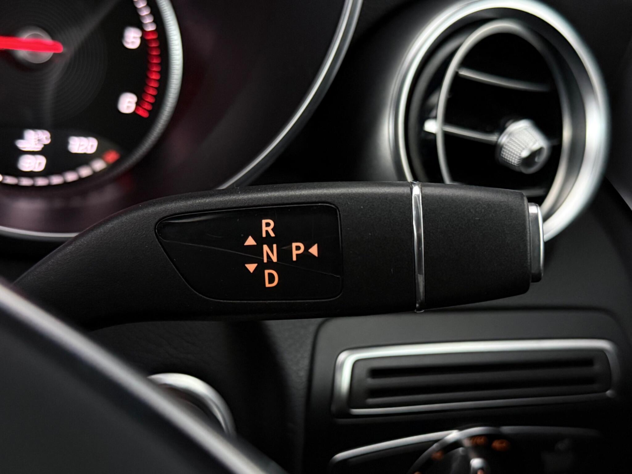Mercedes-Benz C-Class view 17