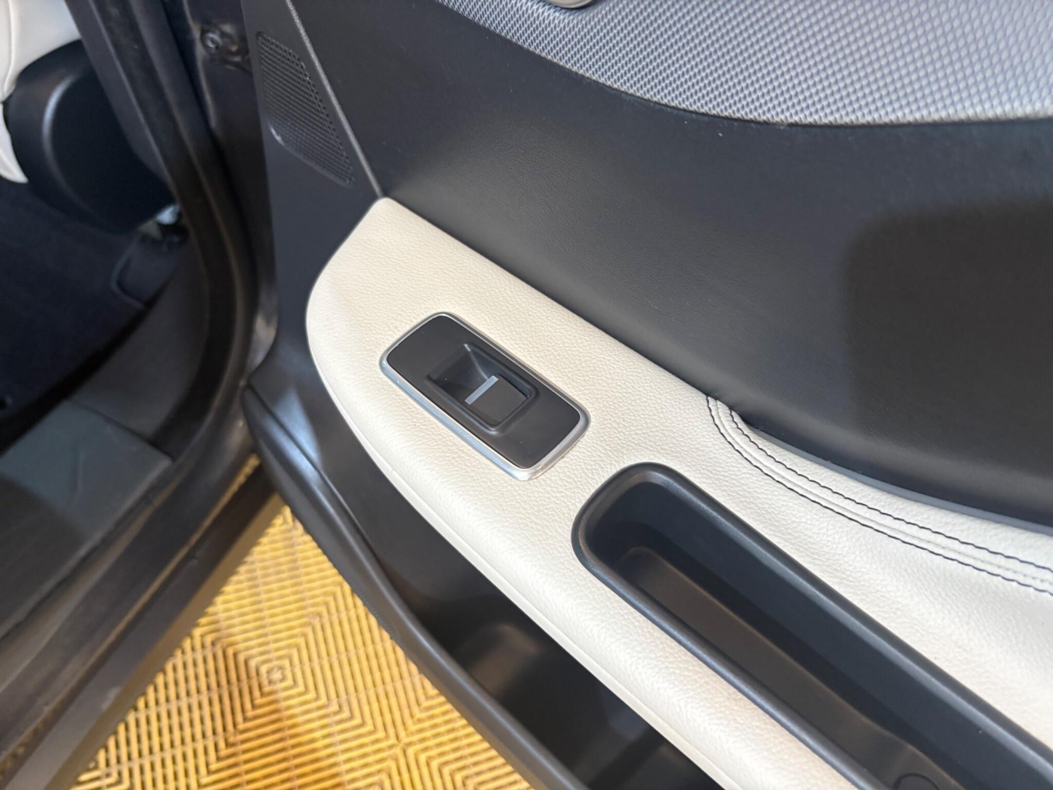 Jaguar F-Pace view 75