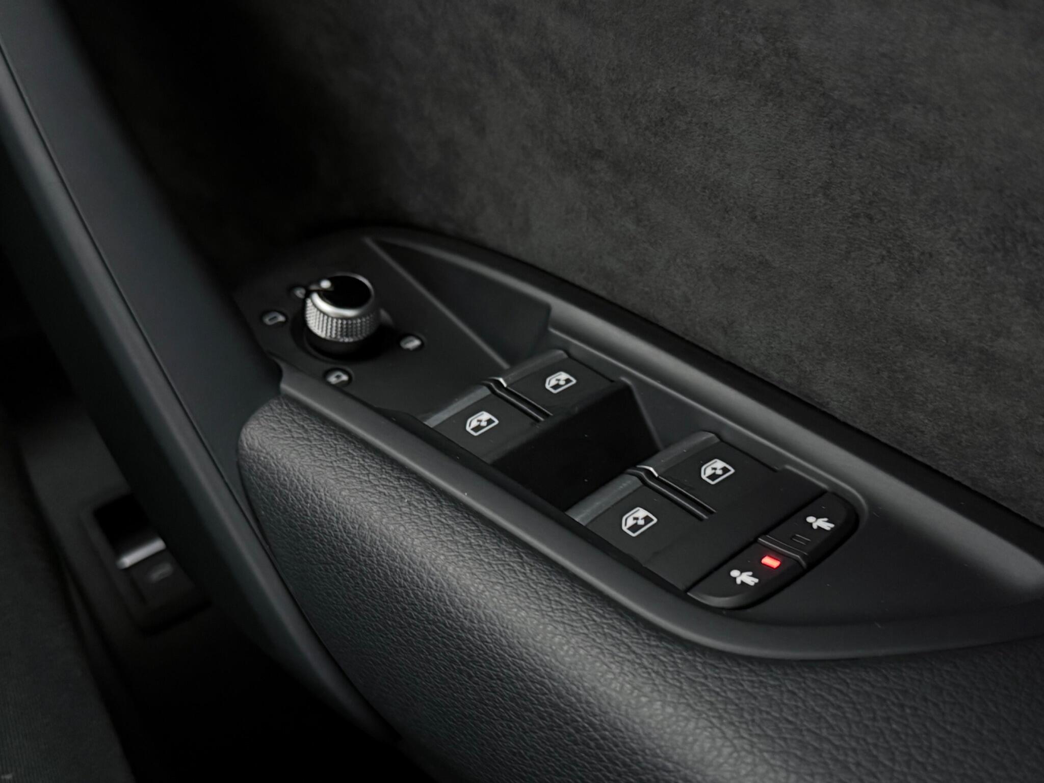 Audi Q5 view 18