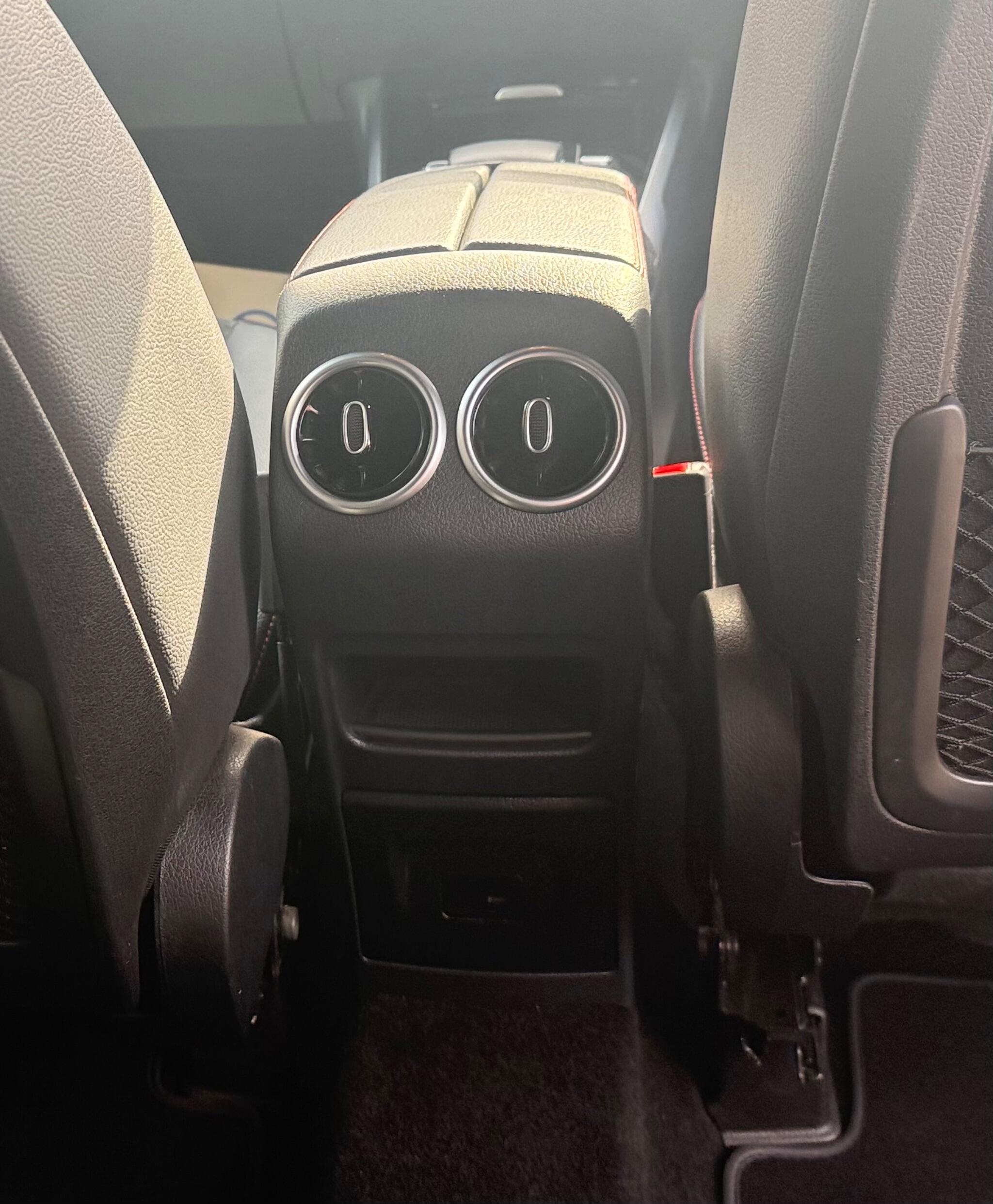 Mercedes-Benz GLB view 11