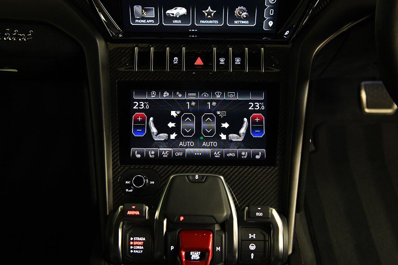 Lamborghini Urus view 19