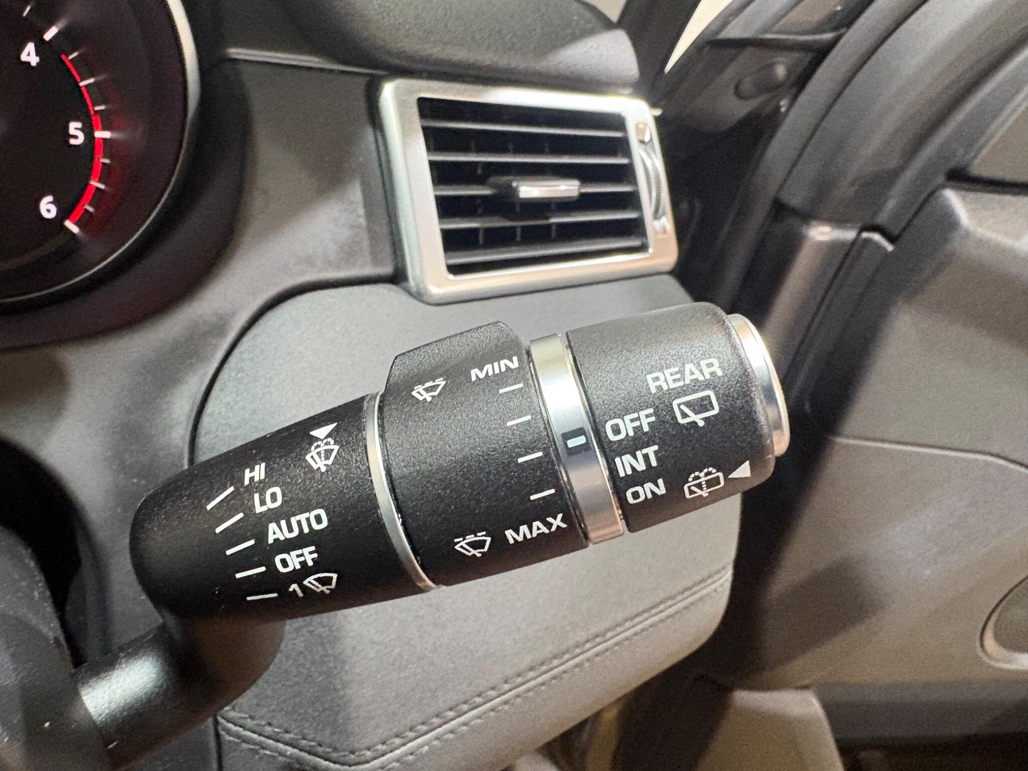 Land Rover Discovery Sport view 36