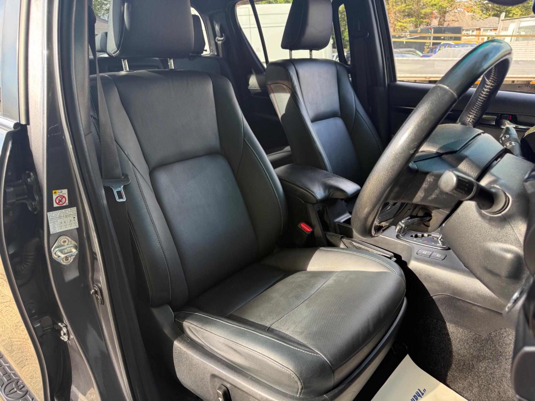 Toyota Hilux view 13