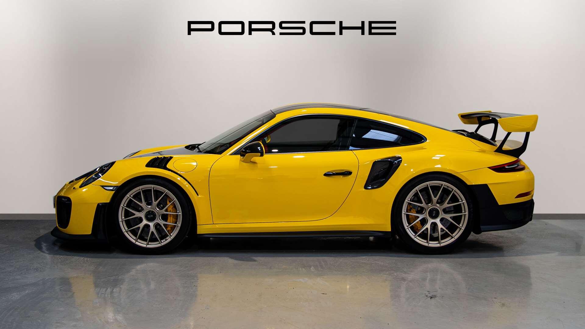 Porsche 911 view 8