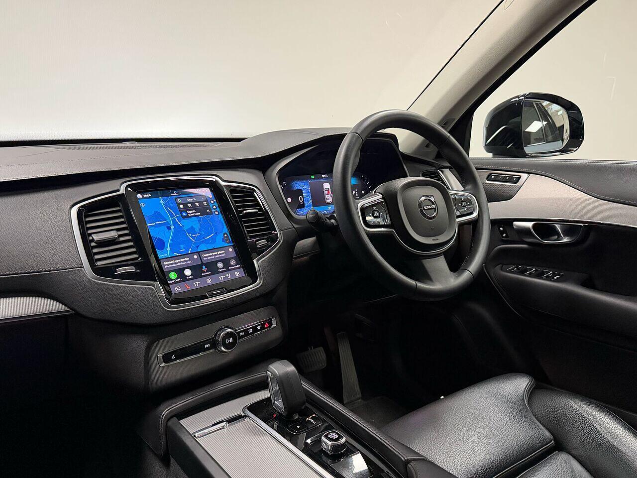 Volvo XC90 view 18