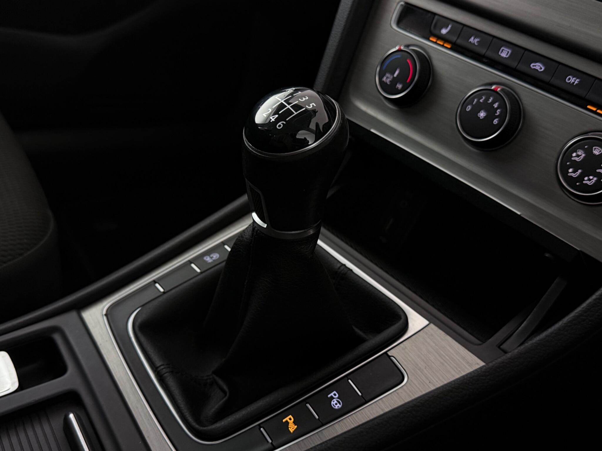Volkswagen Golf view 18