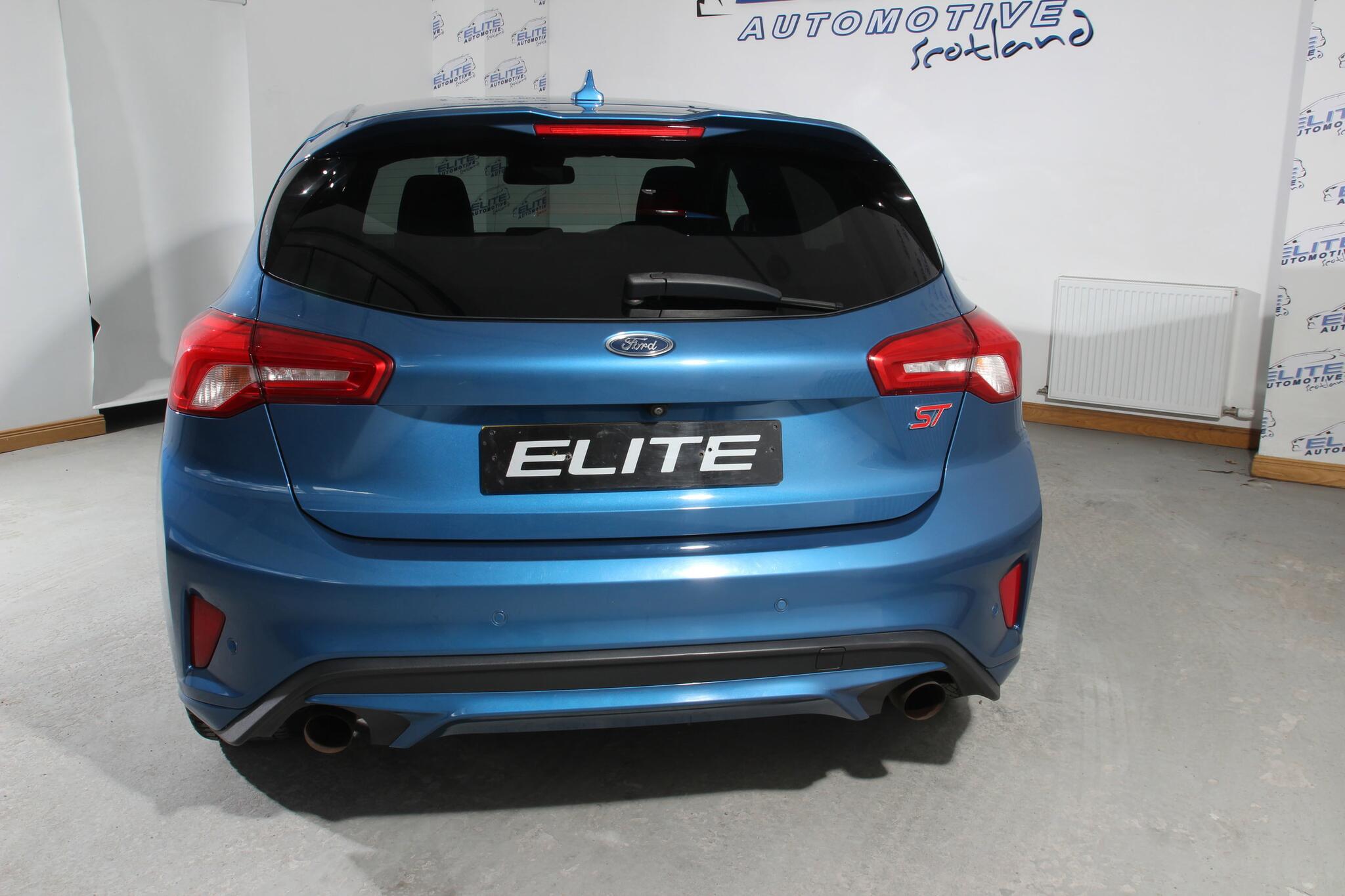 Ford Focus view 14